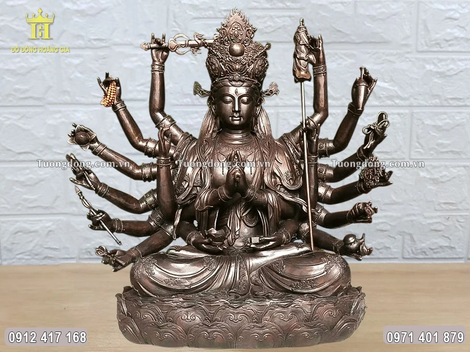 Bức tượng Phật nên được đặt trên cao, tại không gian thờ cúng uy nghiêm